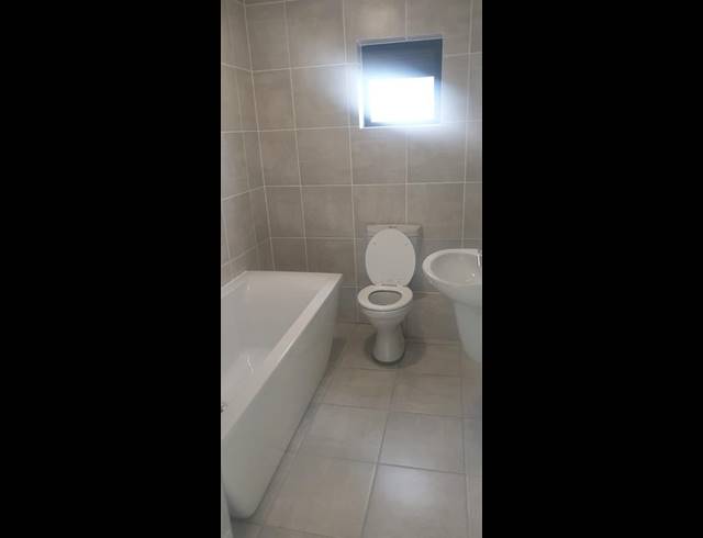 2 BEDROOM PROPERTY TO RENT IN GREENBAY ECO ESTATE